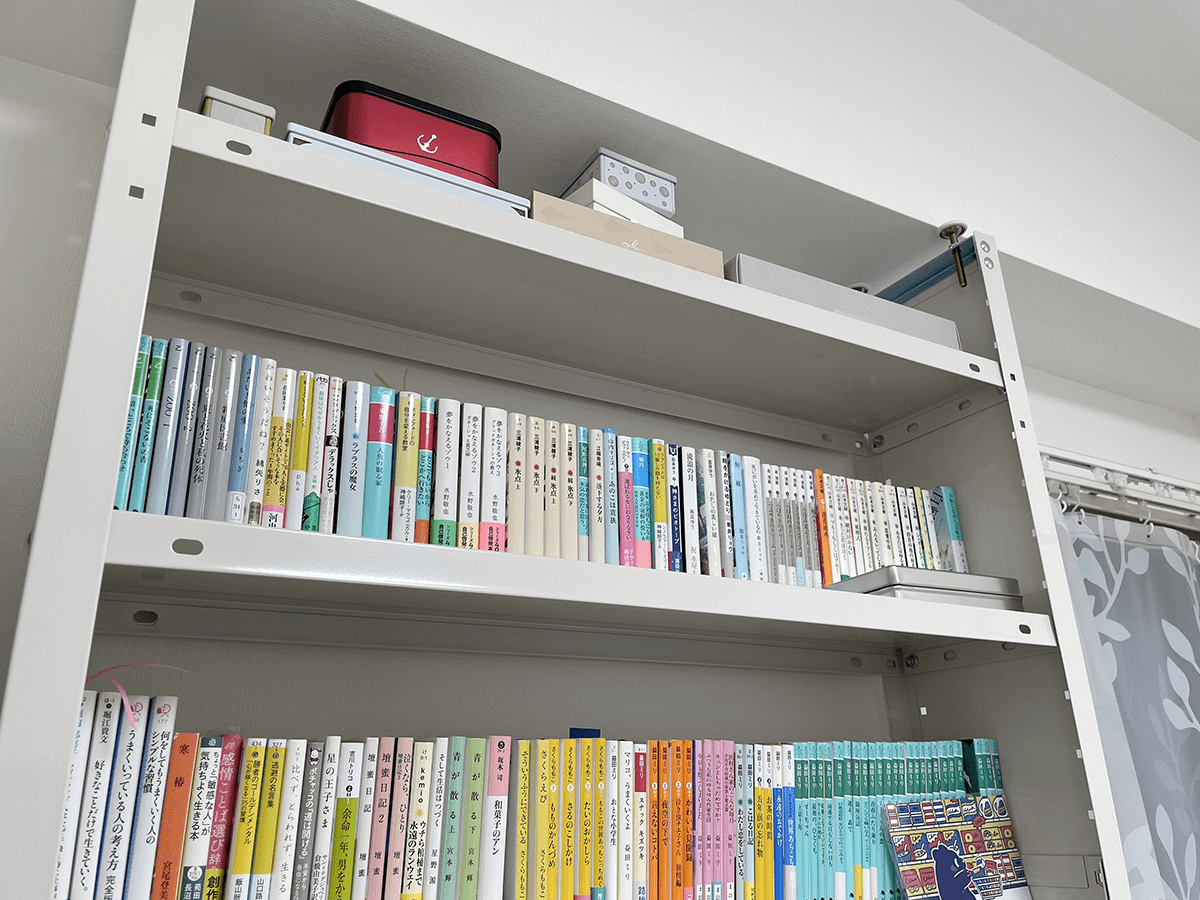 突っ張りスチール本棚