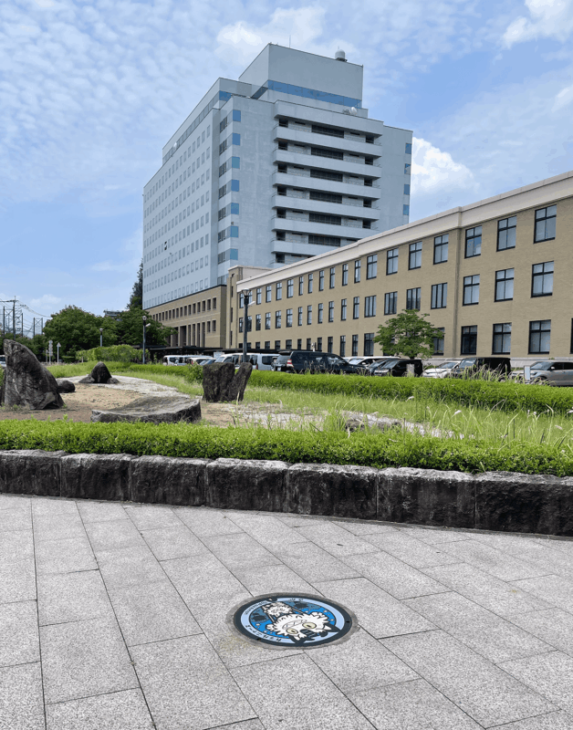 ポケふた　ニャース　佐賀県庁前